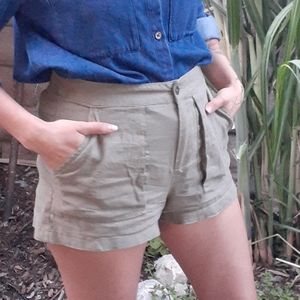 Linen green shorts